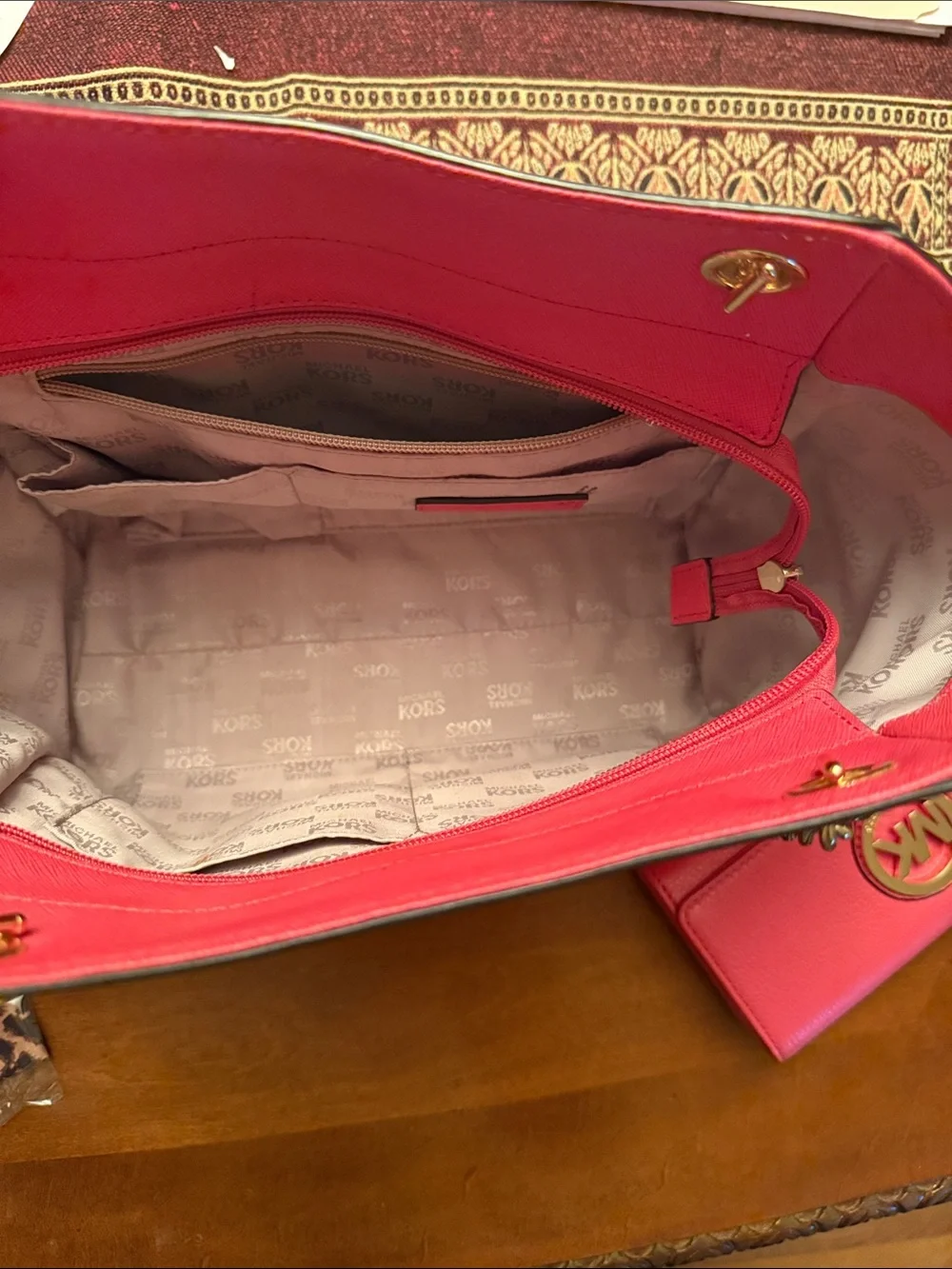 Michael Kors Jetset Tote and Matching Wallet Set